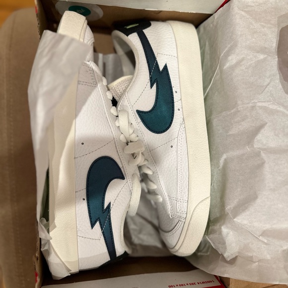 NIB NIKE BLAZER LOW '77 GS (6.5Y) - Picture 2 of 8
